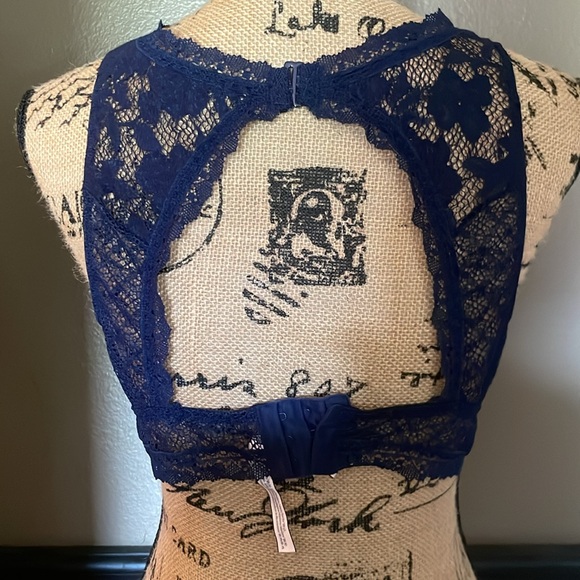 Victoria’s Secret xL/XXL HIGH NECK BRALETTE - Picture 2 of 5